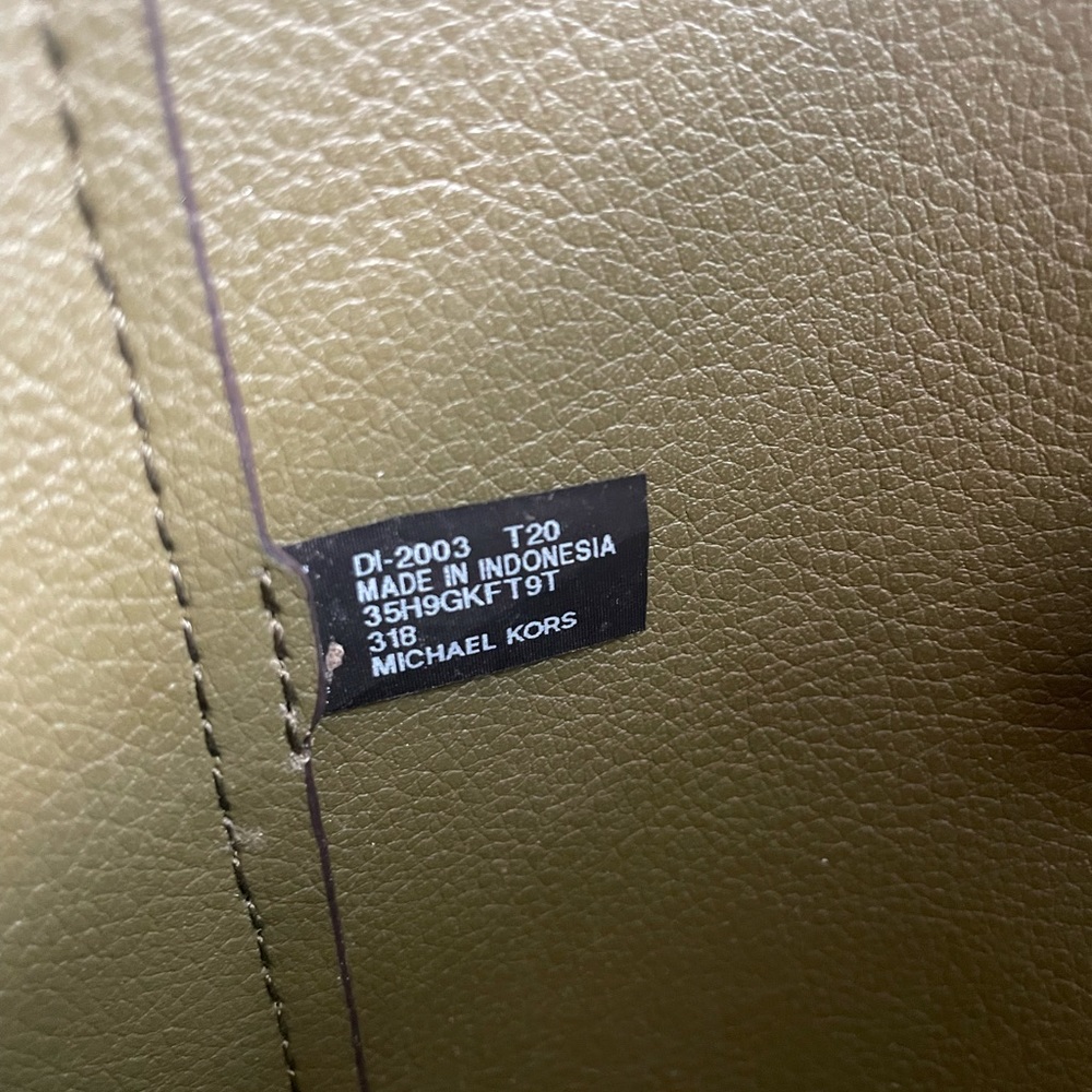 Michael Kors Kimberly 3 in 1 Crossbody Tote - Picture 5 of 16
